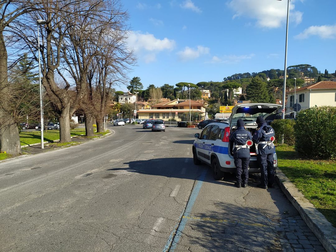 Grottaferrata: Prosegue il progetto “Tutti fuori: polizia locale a lavoro sul territorio con numerosi controlli”