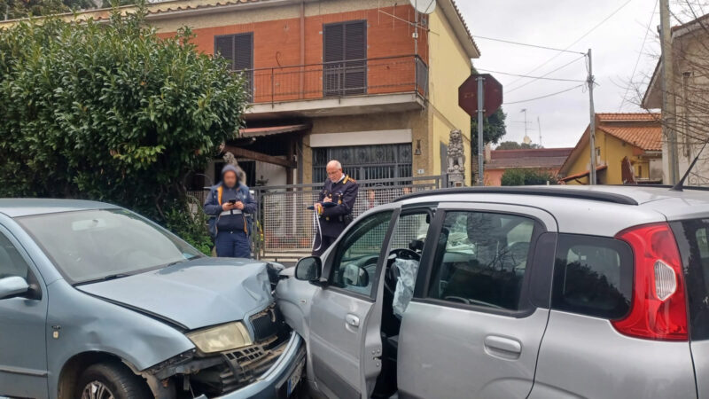 Velletri- 4 i feriti in via dei laghi. Uno in codice rosso, coinvolta anche una bambina di 12 anni