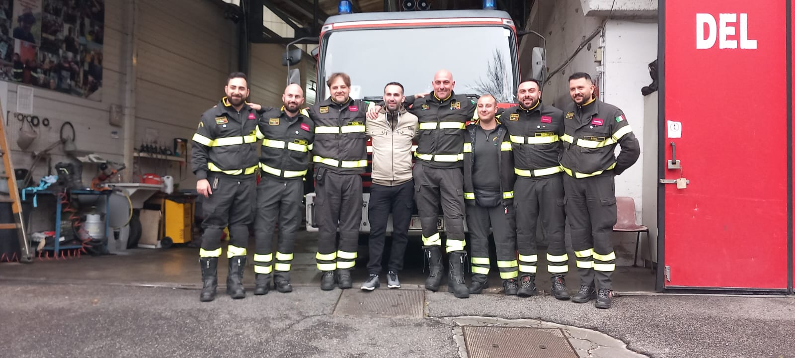 Nemi, gradita visita di un vigile del fuoco francese alla sede dei volontari