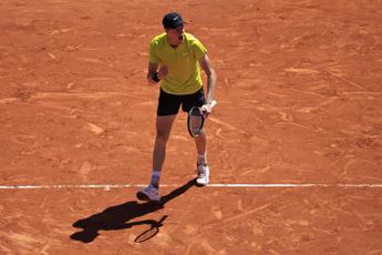 Atp Montecarlo 2023, Sinner ai quarti. Berrettini si ritira