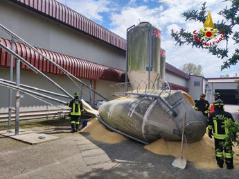 Forlì, silos crolla su un’auto: morte le tre persone a bordo