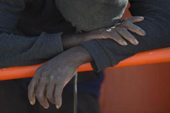 Migranti, 46 in salvo dopo naufragio al largo di Lampedusa: 3 dispersi