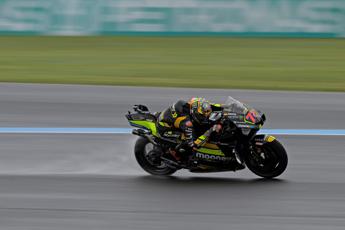 MotoGp Argentina, Bezzecchi trionfa davanti a Zarco e vola in testa al mondiale