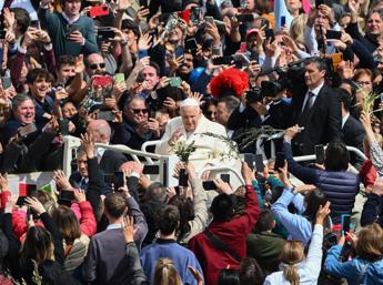 Papa Francesco: “Anche io ho bisogno che Gesù mi accarezzi”