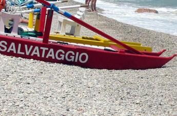 Siracusa, si tuffa per salvare 2 minori: 35enne muore in mare