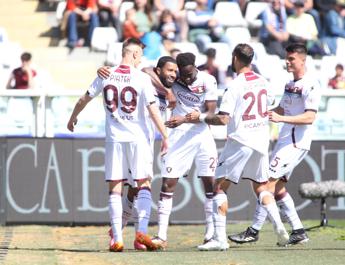 Torino-Salernitana 1-1, gol di Vilhena e Sanabria