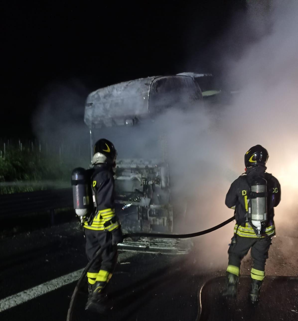 Monte Porzio Catone, inferno di fuoco per un’autocisterna che si è incendiata sull’autostrada