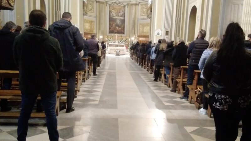 Genzano, grande folla al funerale del geometra e istruttore di judo Roberto Amicucci