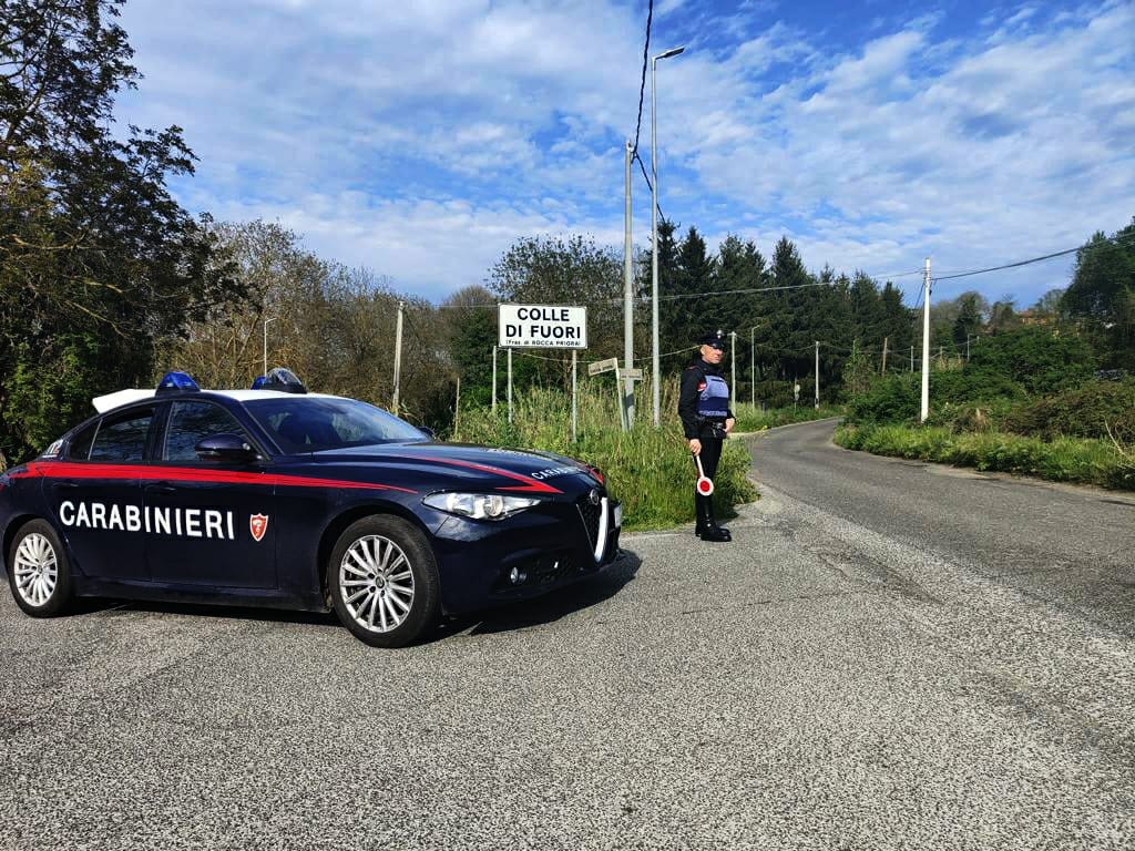 Rocca Priora, carabinieri arrestano uomo trovato a casa con droga ed un’arma clandestina