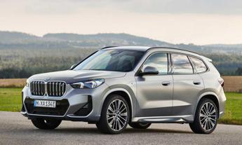 BMW iX1 2023: il SUV con l’anima elettrica