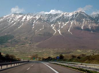 Gran Sasso, scialpinista precipita in canalone e muore