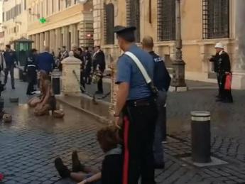 Roma, nuovo blitz Ultima Generazione a Palazzo Madama: bloccati