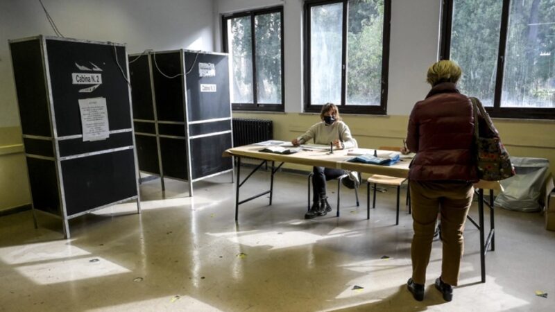 Affluenza in calo, alle 12 ha votato il 14% degli elettori