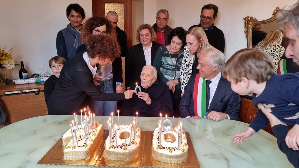 Marino, Giuseppe Raparelli compie 100 anni. Un altro concittadino centenario, gli auguri dell’Amministrazione comunale