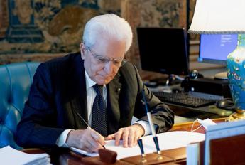 Ddl concorrenza, Mattarella firma legge ma scrive a presidenti Camere e a Meloni