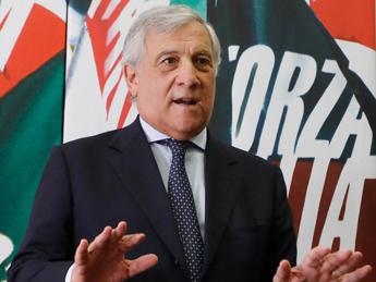 Forza Italia, la proposta di Tajani: “Dopo Berlusconi niente più presidenti”