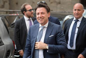 M5S, Conte applaude lo show di Grillo: “In gran forma da Fazio, mi ha fatto ridere”