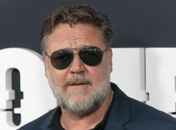 Russell Crowe in concerto a Bologna: “Ricavato a vittime alluvione Emilia Romagna”