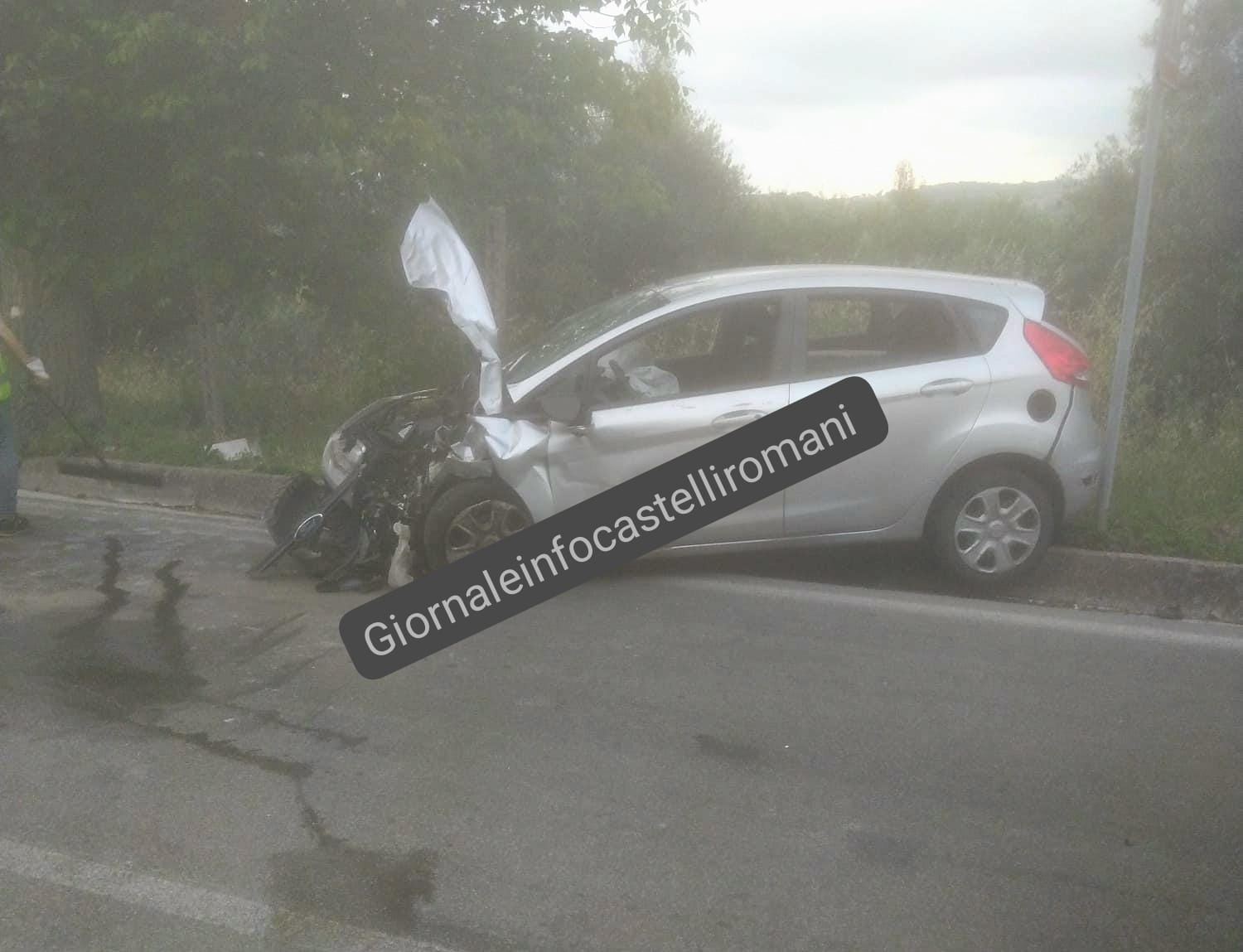 Genzano, incidente stradale frontale su Via Fatebenefratelli. Cinque feriti, tra cui due minorenni