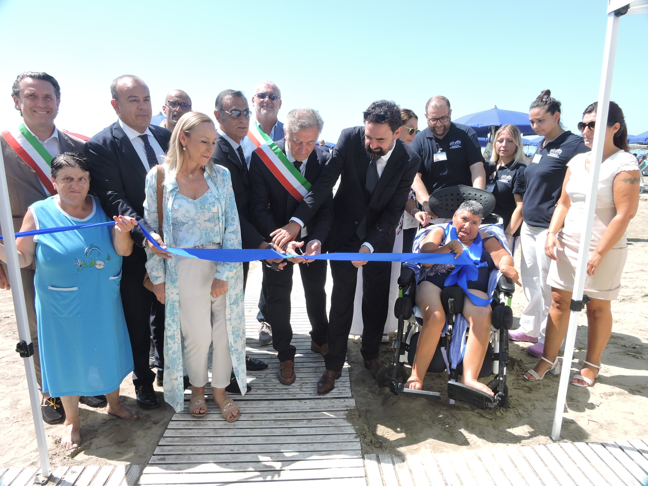 Anzio, inaugurata la spiaggia attrezzata per disabili alla Riviera Mallozzi