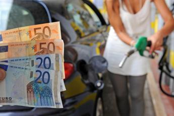 Carburanti, prezzi benzina alle stelle. Dubbi sui cartelloni