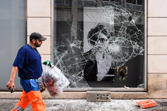 Francia, si attenuano le proteste: fermate 78 persone nella notte