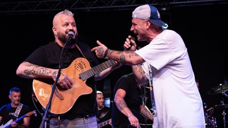 Grottaferrata, si è svolta la finalissima di “JE SO PAZZO” Music Festival, grande show con Clementino a caccia di talenti