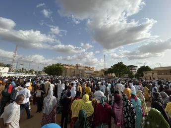 Niger, militari: “Istituzioni sospese, confini chiusi e coprifuoco”