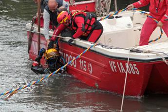 Operaio cade nell’Adda mentre lavora su un canale, ricerche in corso