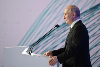 Putin a Usa e Ue: “Non perdete tempo, riprendiamo i rapporti commerciali”