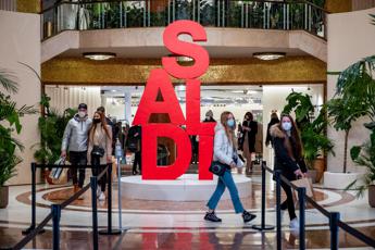 Saldi ad alto rischio per 5% italiani malati di shopping compulsivo