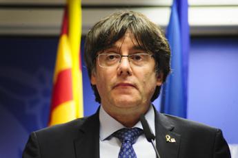 Spagna, chiesto l’arresto per Puigdemont. Lui: “Finora ero decisivo per il governo”