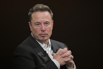 X, “Elon Musk blocca traffico siti web che non gli piacciono”