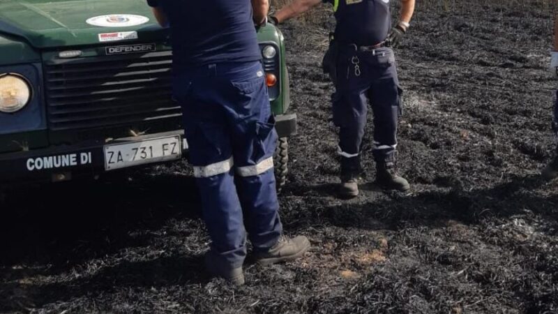 Marino, vasto incendio nella zona di via del Sassone. Numerosi mezzi e operatori al lavoro