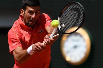 Atp Cincinnati 2023, Fokina si ritira: Djokovic agli ottavi dopo un set