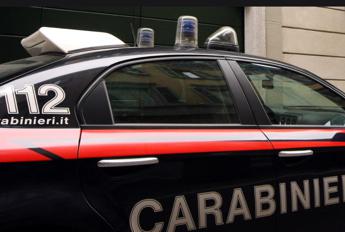 Crotone, perseguita, picchia e tenta di investire la figlia: arrestato 50enne