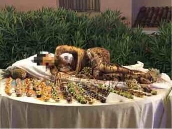 Golfo Aranci, donna ricoperta di cioccolato nel buffet di un hotel: è bufera