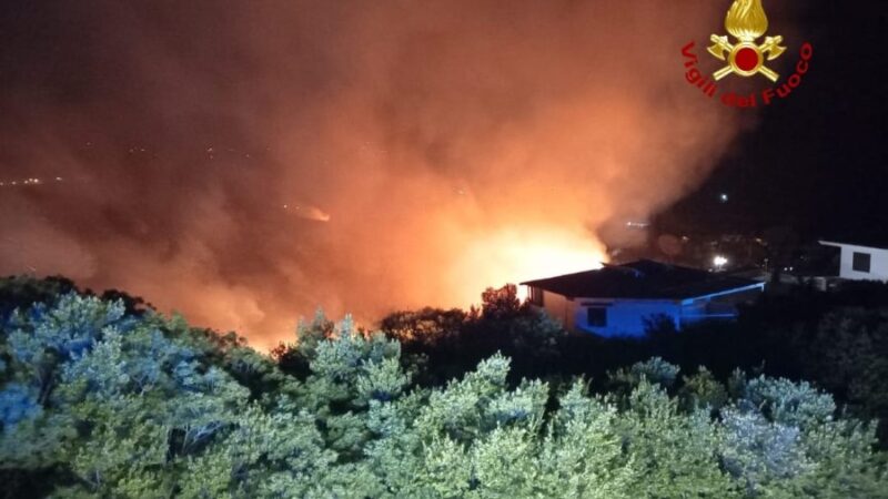 Litorale Pontino funestato dagli incendi, ieri numerosi gli interventi