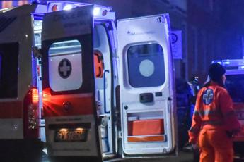 Milano, ragazzo investito da auto nella notte: è grave