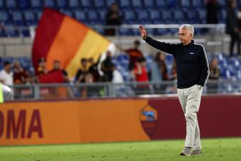 Mourinho, esonero spiazza il tifo in Parlamento: “Roma ci metta la faccia”