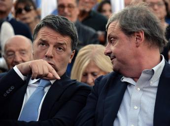 Renzi-Calenda, ‘divorzio’ sotto l’ombrellone con il nodo Gruppi