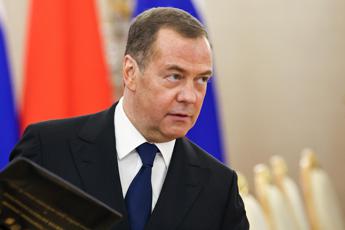 Ucraina, Medvedev: “Guerra Nato contro Russia, Kiev può sparire”