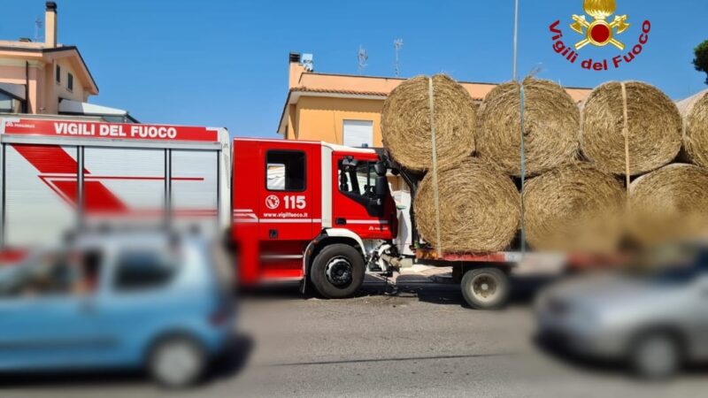 Latina, mezzo dei vigili del fuoco coinvolto in un incidente stradale per fortuna senza feriti