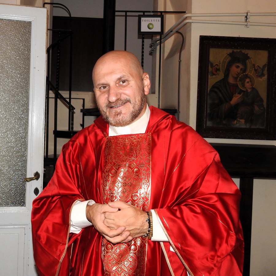 Ariccia, oggi alle 18 la messa per il 25esimo anno di sacerdozio di Don Antonio Salimbeni, ospitiamo la sua lettera