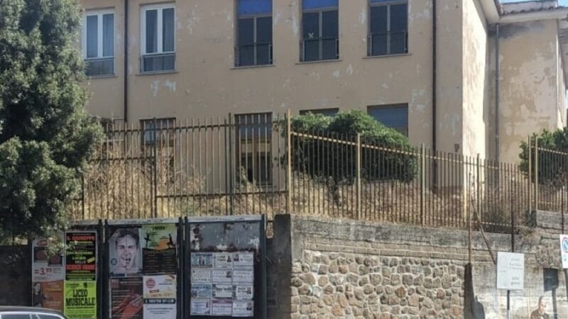 Albano, firmata delibera per l’uso dei locali della ex scuola di Cecchina di via della Stazione