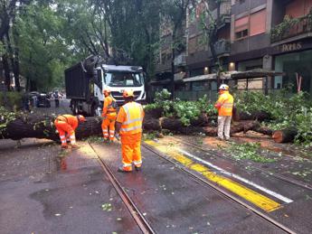 Maltempo Milano, forte pioggia e Seveso esonda