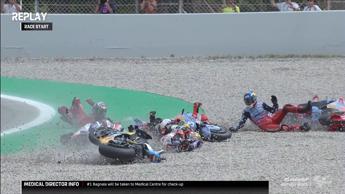 MotoGp Barcellona, subito incidente: paura per Bagnaia