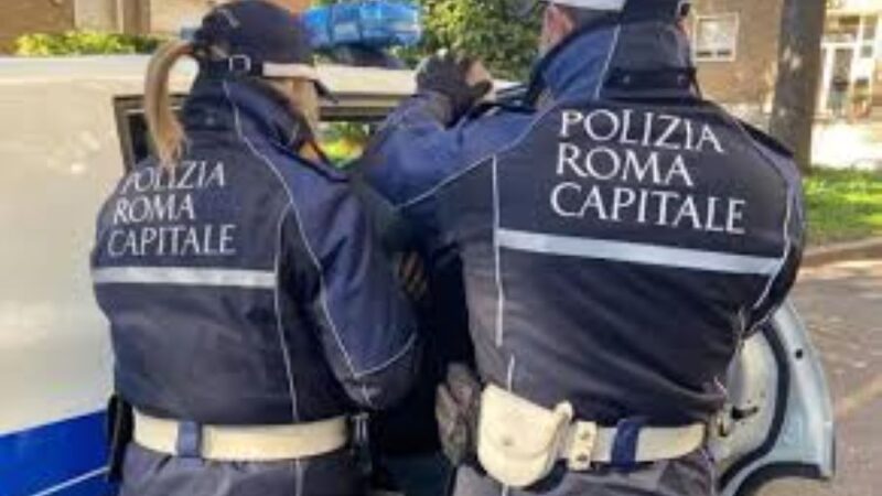 Roma, filmava le parti intime delle ragazze, arrestato dalla Polizia di Roma Capitale