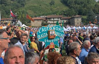 Pontida, Salvini saluta i militanti: al via la kermesse leghista