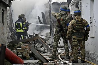 Ucraina, bombardamento russo sulla biblioteca di Kherson